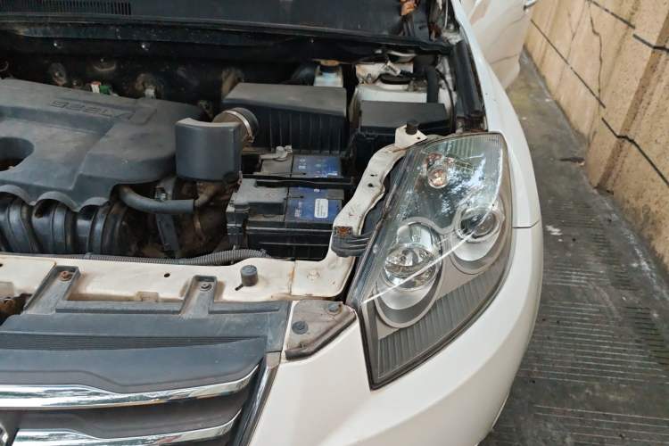 Used Geely Auto GX7 2015 Classic Edition 1.8L Manual Elite Model China V Standard Engine Bay Left
