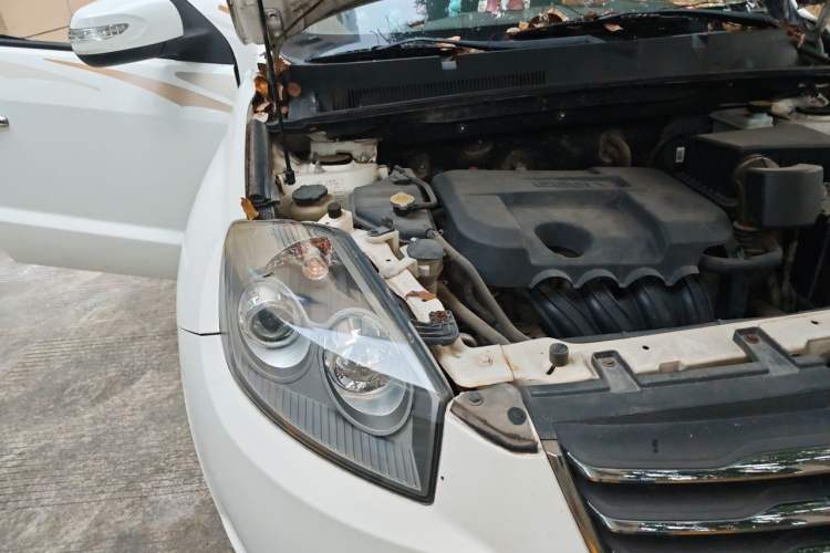Used Geely Auto GX7 2015 Classic Edition 1.8L Manual Elite Model China V Standard Engine Bay Right