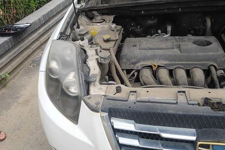 Used Geely Auto GX7 2015 Classic Edition 1.8L Manual Elite Model China IV Engine Bay Right