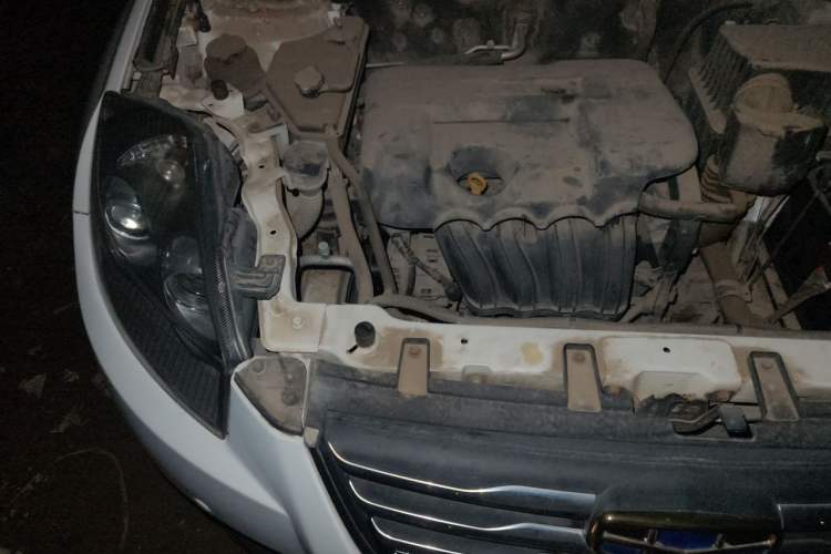 Used Geely Auto GX7 2015 Classic Edition 1.8L Manual Elite Model China V Standard Engine Bay Right
