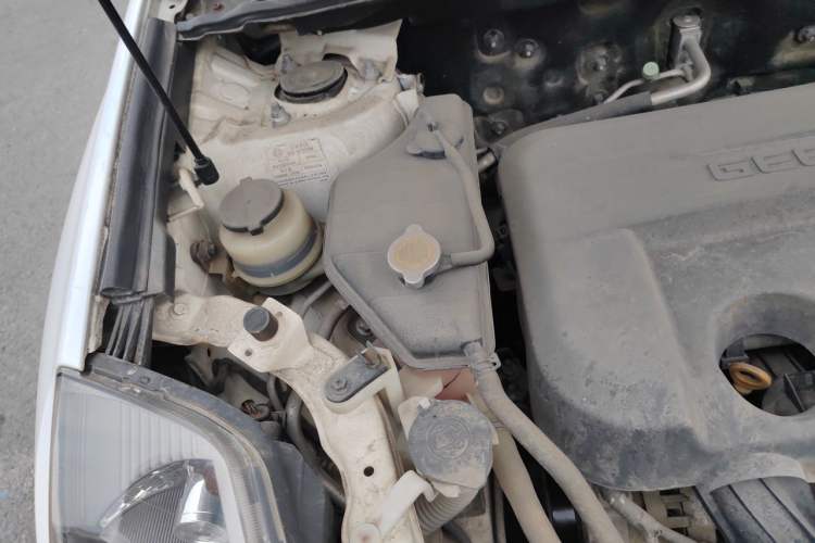 Used Geely Auto GX7 2015 Classic Edition 1.8L Manual Elite Model China V Standard Engine Bay Right