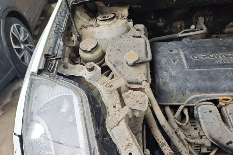 Used Geely Auto GX7 2015 Classic Edition 1.8L Manual Elite Model China IV Engine Bay Right