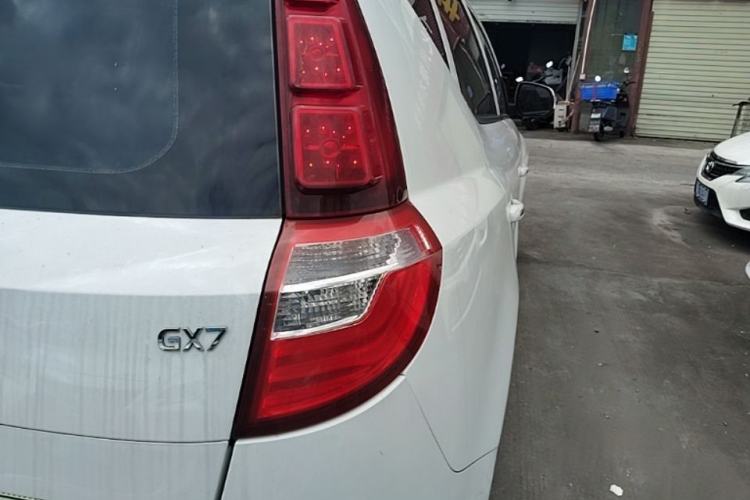 Used Geely Auto GX7 2015 Classic Edition 1.8L Manual Elite Model China V Standard Exterior 3