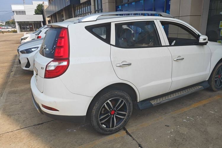 Used Geely Auto GX7 2015 Classic Edition 1.8L Manual Urban Model China V Standard Exterior 3