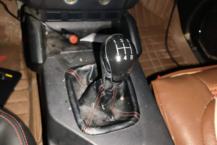 Used Geely Auto GX7 2015 Classic Edition 1.8L Manual Urban Model China IV Gear Lever