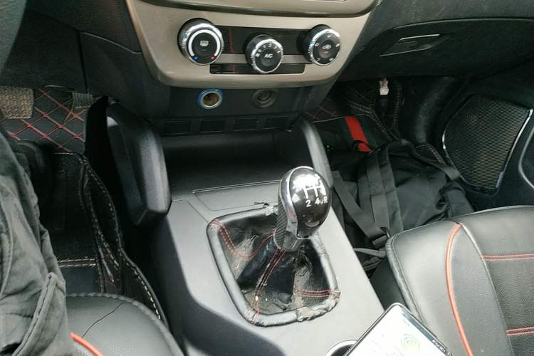 Used Geely Auto GX7 2015 Classic Edition 1.8L Manual Urban Model China IV Gear Lever