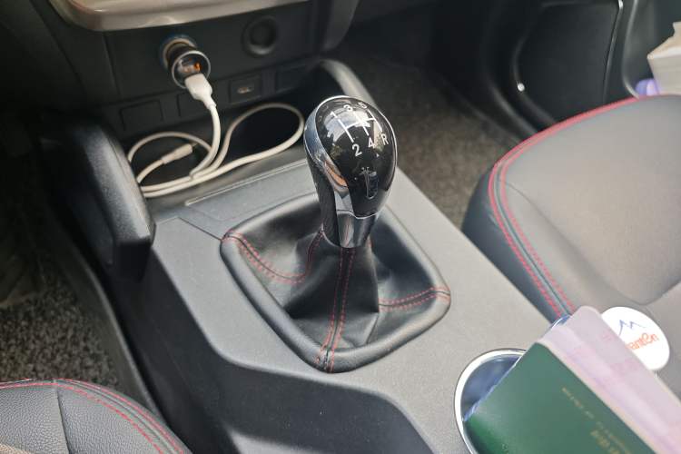 Used Geely Auto GX7 2015 Classic Edition 1.8L Manual Urban Model China IV Gear Lever