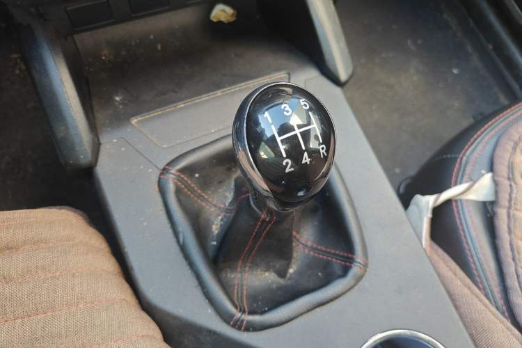 Used Geely Auto GX7 2015 Classic Edition 1.8L Manual Urban Model China IV Gear Lever