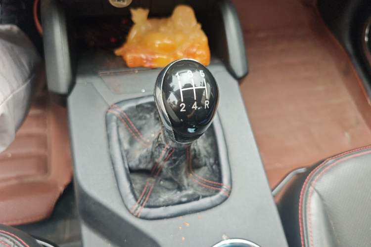 Used Geely Auto GX7 2015 Classic Edition 1.8L Manual Urban Model China V Standard Gear Lever