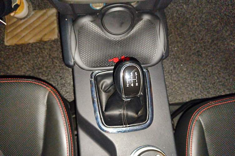 Used Geely Auto GX7 2015 Classic Edition 1.8L Manual Elite Model China V Standard Gear Lever