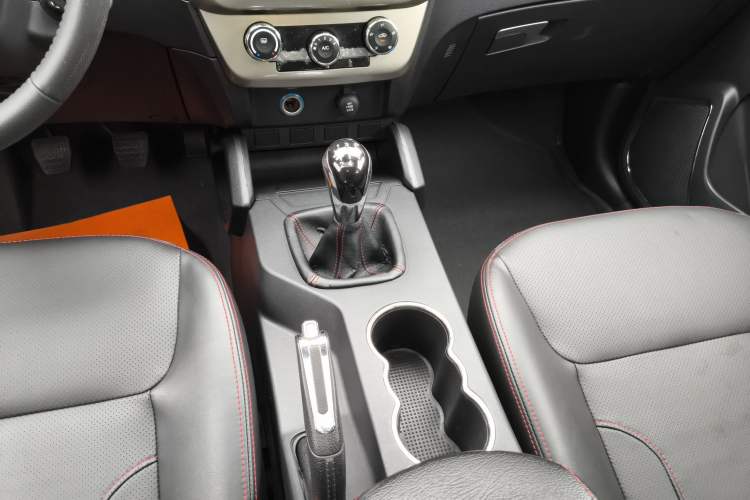 Used Geely Auto GX7 2015 Classic Edition 1.8L Manual Elite Model China IV Gear Lever