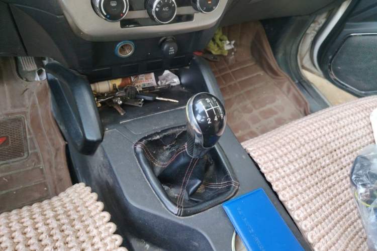 Used Geely Auto GX7 2015 Classic Edition 1.8L Manual Elite Model China IV Gear Lever