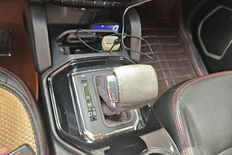 Used Geely Auto GX7 2015 Sports Edition 2.0L Automatic Luxury Upgrade Version China V Standard Gear Lever