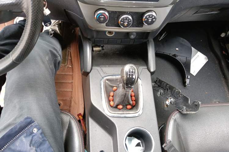 Used Geely Auto GX7 2015 Classic Edition 1.8L Manual Elite Model China V Standard Gear Lever