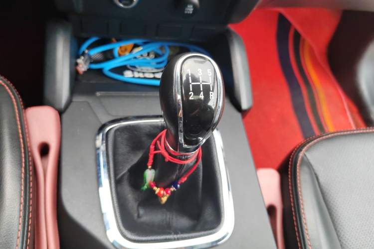 Used Geely Auto GX7 2015 Classic Edition 1.8L Manual Elite Model China V Standard Gear Lever