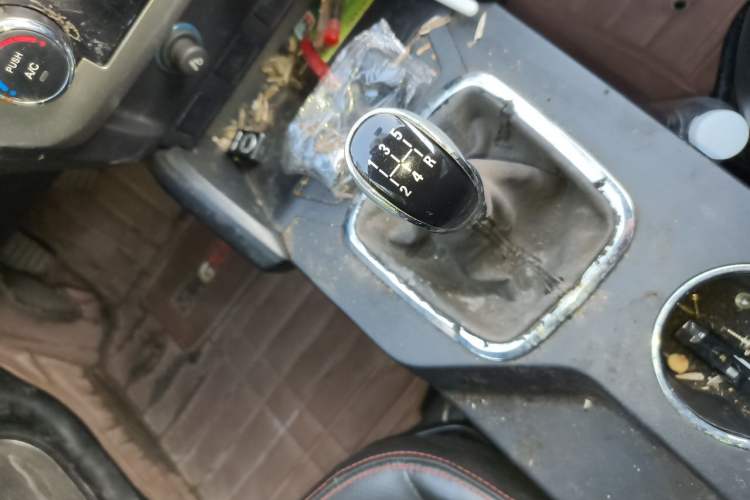 Used Geely Auto GX7 2015 Classic Edition 1.8L Manual Elite Model China V Standard Gear Lever