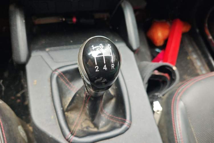 Used Geely Auto GX7 2015 Classic Edition 1.8L Manual Elite Model China IV Gear Lever