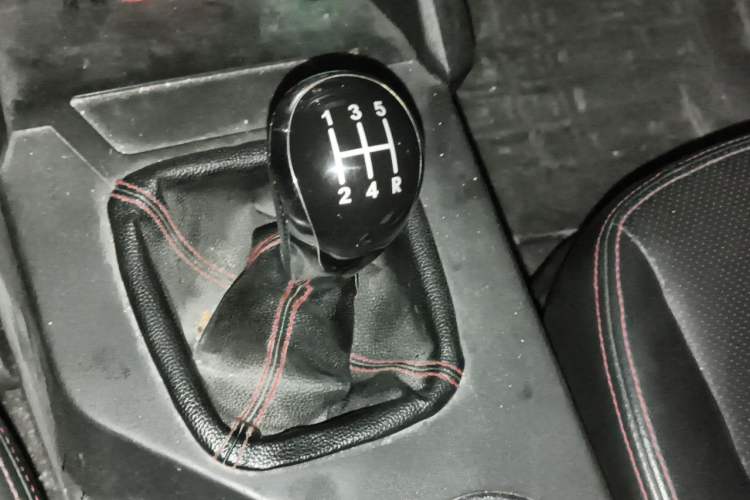 Used Geely Auto GX7 2015 Classic Edition 1.8L Manual Elite Model China V Standard Gear Lever