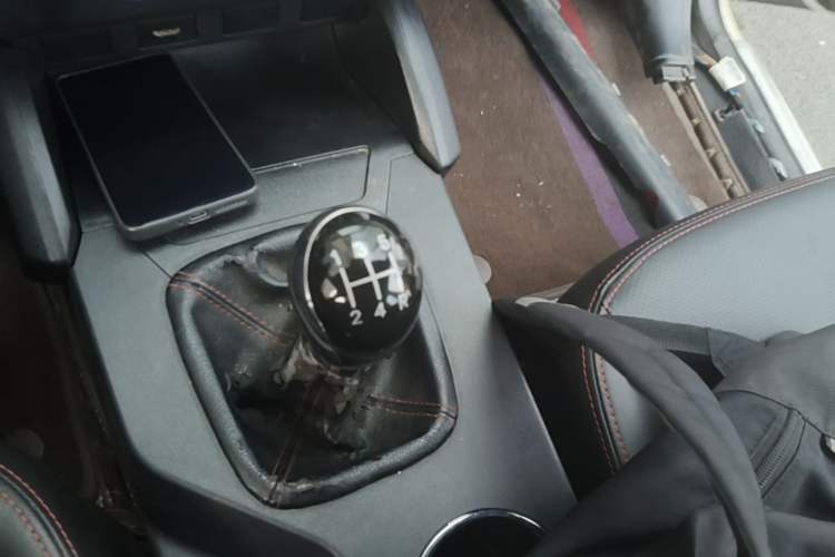 Used Geely Auto GX7 2015 Classic Edition 1.8L Manual Urban Model China IV Gear Lever