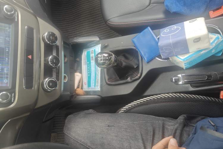 Used Geely Auto GX7 2015 Classic Edition 1.8L Manual New Urban Model China IV Gear Lever