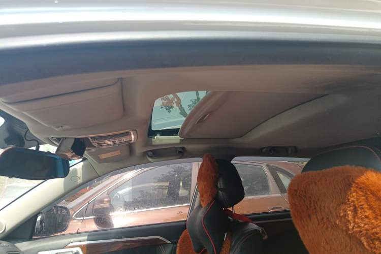 Used Geely Auto GX7 2015 Sports Edition 2.0L Automatic Luxury Upgrade Version China V Standard Headliner