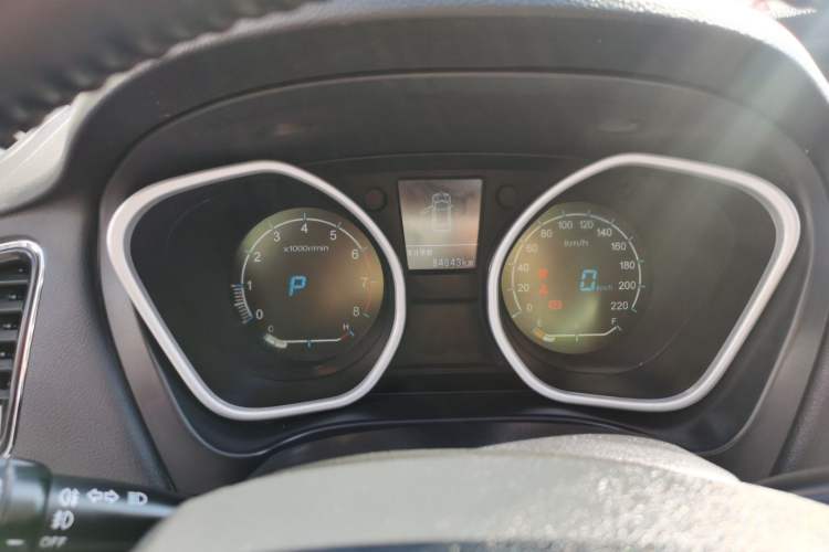 Used Geely Auto GX7 2015 Sports Edition 2.0L Automatic Luxury Upgrade Version China V Standard Instrument Cluster