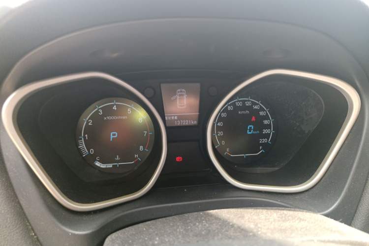 Used Geely Auto GX7 2015 Sports Edition 2.0L Automatic Luxury Upgrade Version China V Standard Instrument Cluster