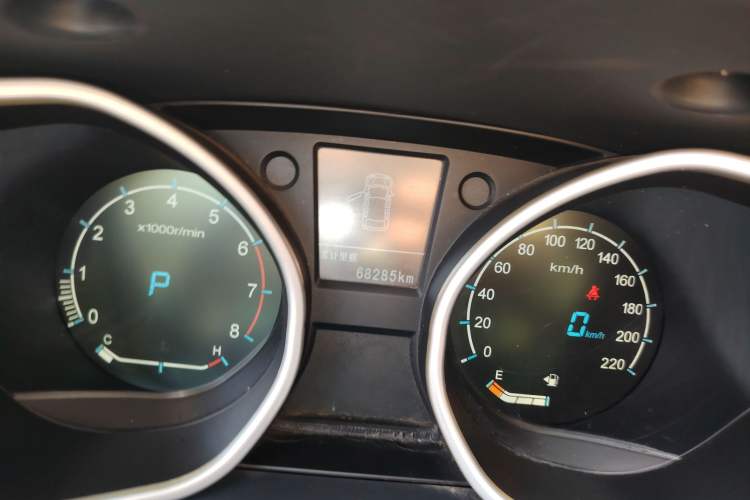 Used Geely Auto GX7 2015 Sports Edition 2.0L Automatic Luxury Upgrade Version China V Standard Instrument Cluster