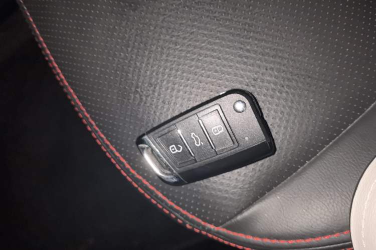 Used Geely Auto GX7 2015 Sports Edition 2.0L Automatic Prestige Model Interior 1