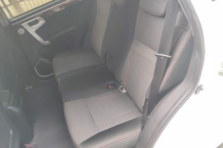 Used Geely Auto GX7 2015 Sports Edition 2.0L Automatic Luxury Model Interior 1