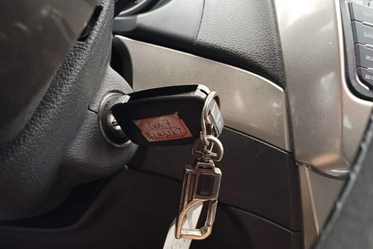 Used Geely Auto GX7 2015 Classic Edition 1.8L Manual Elite Model China V Standard Interior 1