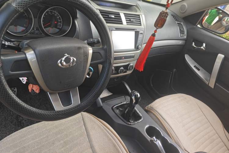 Used Geely Auto GX7 2015 Classic Edition 1.8L Manual Urban Model China V Standard Interior 3