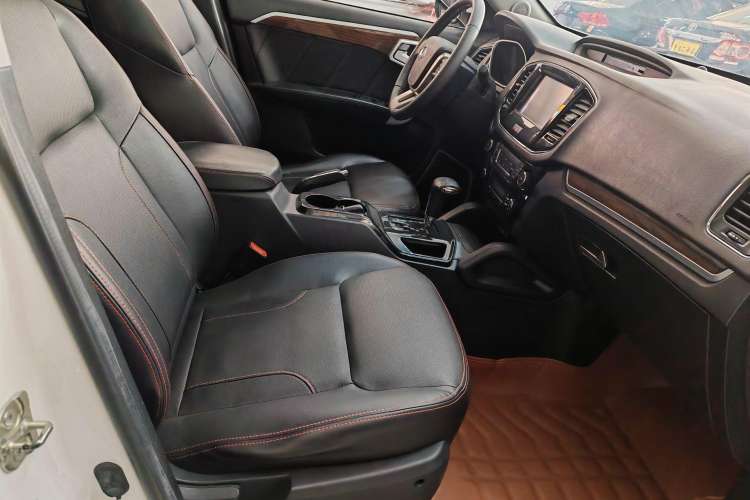 Used Geely Auto GX7 2015 Sports Edition 2.0L Automatic Prestige Model Interior 4