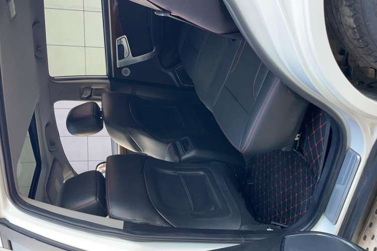 Used Geely Auto GX7 2015 Sport Edition 2.0L Automatic Luxury Model Interior 4
