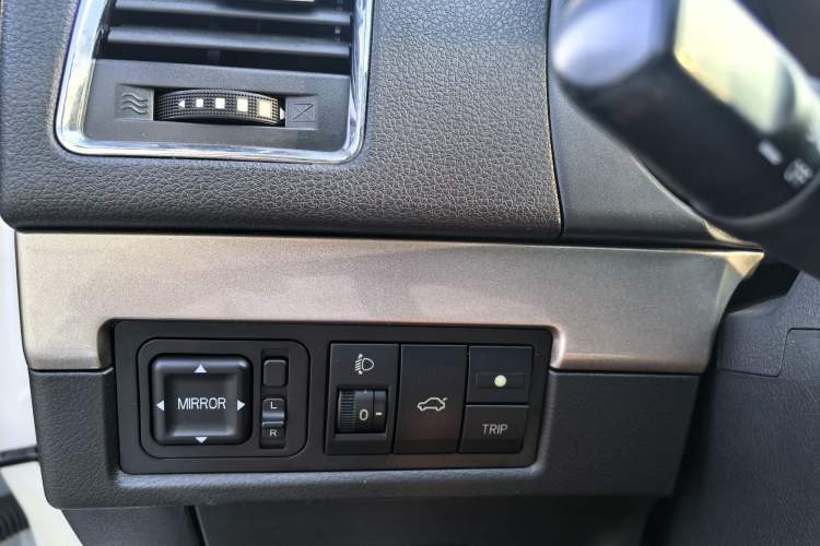 Used Geely Auto GX7 2015 Classic Edition 1.8L Manual Elite Model China V Standard Interior 5