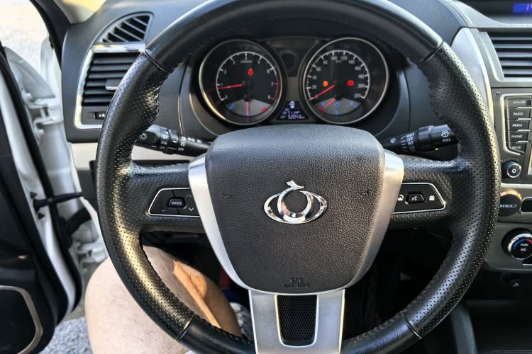 Used Geely Auto GX7 2015 Classic Edition 1.8L Manual Elite Model China V Standard Interior 9