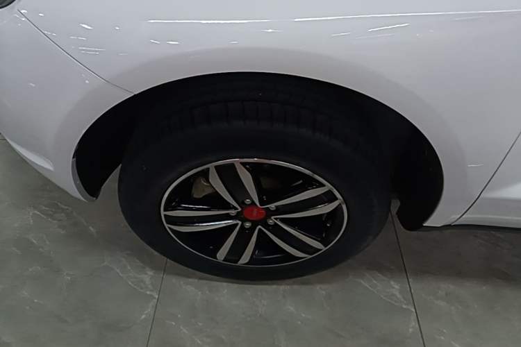 Used Geely Auto GX7 2015 Classic Edition 1.8L Manual Elite Model China V Standard Left Front Wheel Hub