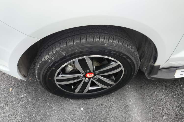 Used Geely Auto GX7 2015 Classic Edition 1.8L Manual Elite Model China IV Left Front Wheel Hub