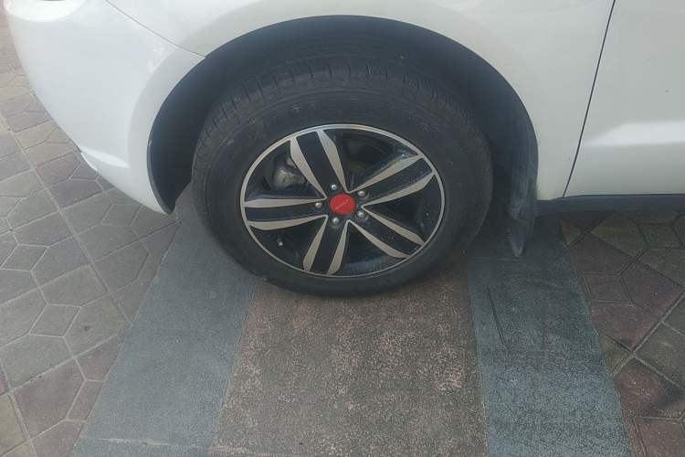 Used Geely Auto GX7 2015 Classic Edition 1.8L Manual Elite Model China V Standard Left Front Wheel Hub
