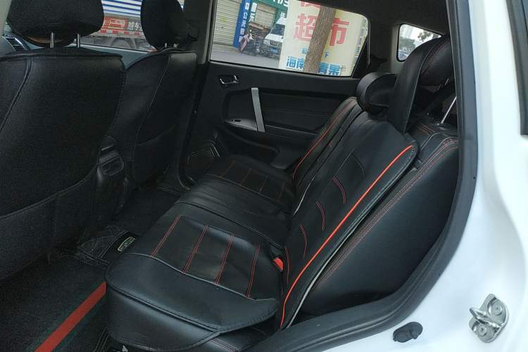 Used Geely Auto GX7 2015 Classic Edition 1.8L Manual Urban Model China IV Left Rear Seat