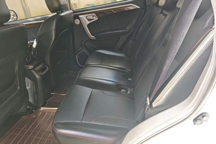 Used Geely Auto GX7 2015 Sports Edition 2.0L Automatic Luxury Upgrade Version China V Standard Left Rear Seat