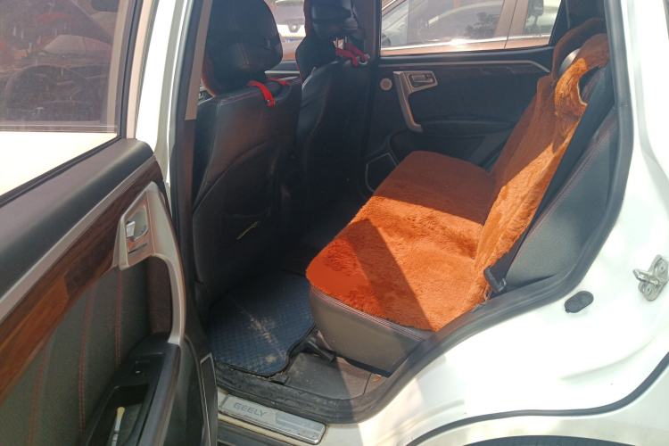 Used Geely Auto GX7 2015 Sports Edition 2.0L Automatic Luxury Upgrade Version China V Standard Left Rear Seat