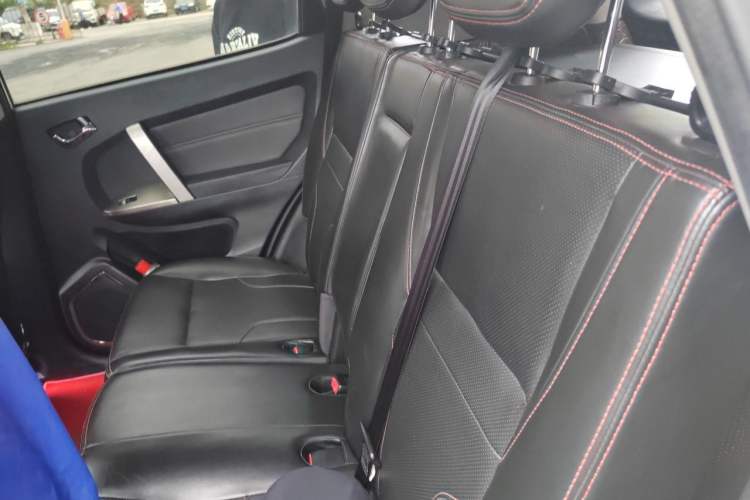 Used Geely Auto GX7 2015 Classic Edition 1.8L Manual Elite Model China V Standard Left Rear Seat
