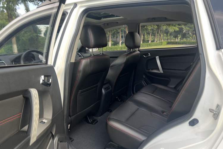 Used Geely Auto GX7 2015 Classic Edition 1.8L Manual Elite Model China V Standard Left Rear Seat
