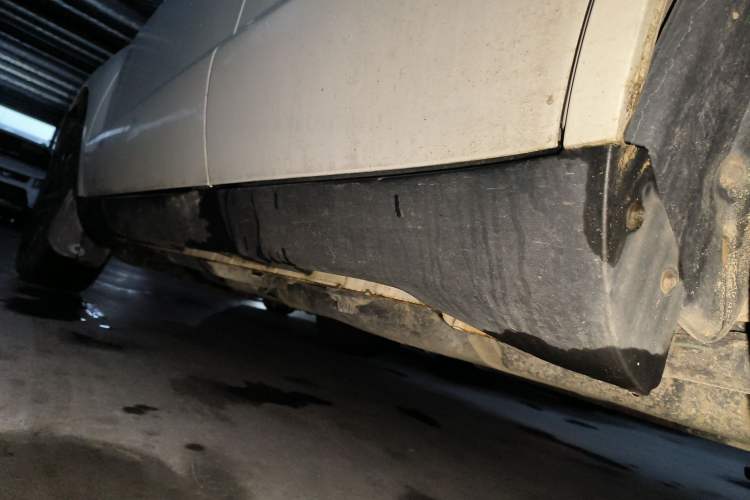 Used Geely Auto GX7 2015 Classic Edition 1.8L Manual Urban Model China IV Left Side Sill