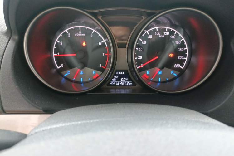Used Geely Auto GX7 2015 Sports Edition 2.0L Manual Elite Model Odometer Close Up