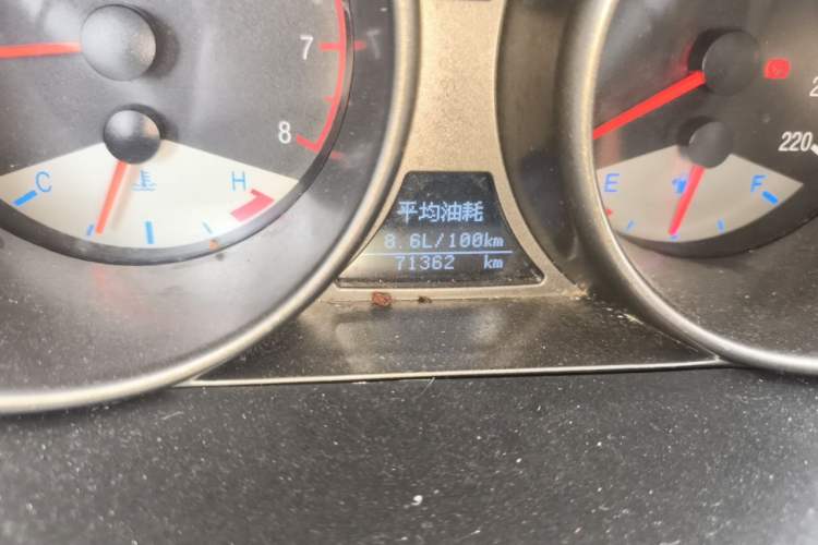 Used Geely Auto GX7 2015 Classic Edition 1.8L Manual Elite Model China V Standard Odometer Close Up