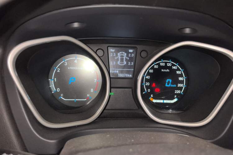 Used Geely Auto GX7 2015 Sports Edition 2.0L Automatic Prestige Model Odometer Close Up