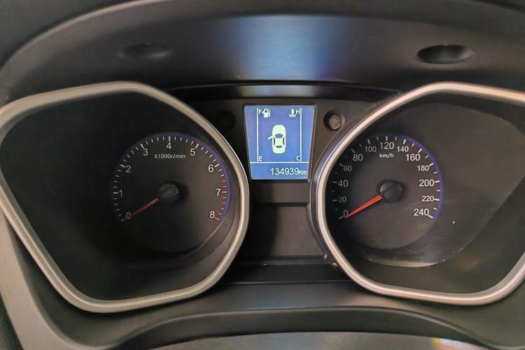 Used Geely Auto GX7 2015 Sports Edition 2.0L Automatic Prestige Model Odometer Close Up