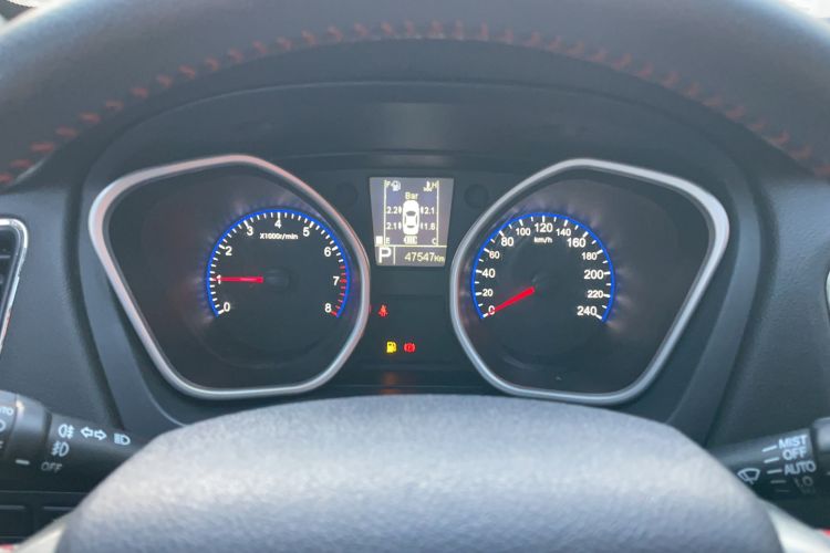 Used Geely Auto GX7 2015 Sport Edition 2.0L Automatic Luxury Model Odometer Close Up